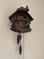 Koekoeksklok met Houten Details, Ophalen