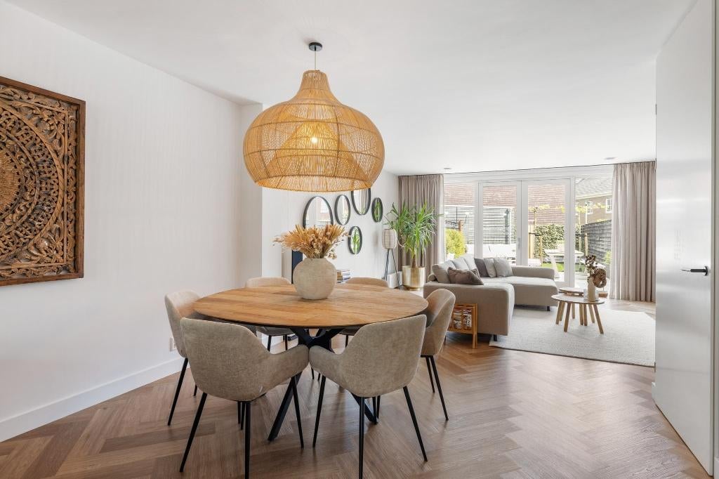 Ronde eettafel teak DTP Home 160cm+ 6 stoelen Kave Home zgan, Ophalen, Zo goed als nieuw, 6 tot 8 stoelen