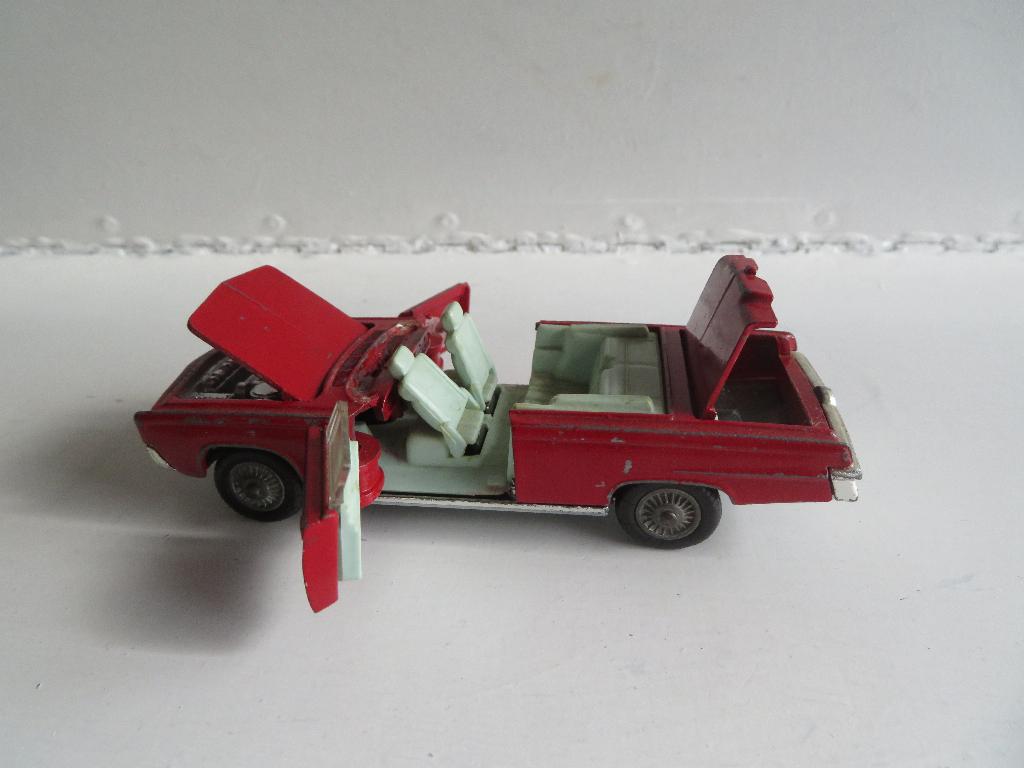 Corgi Chrysler Imperial #246 Opknapper, Ophalen of Verzenden, Gebruikt, Auto