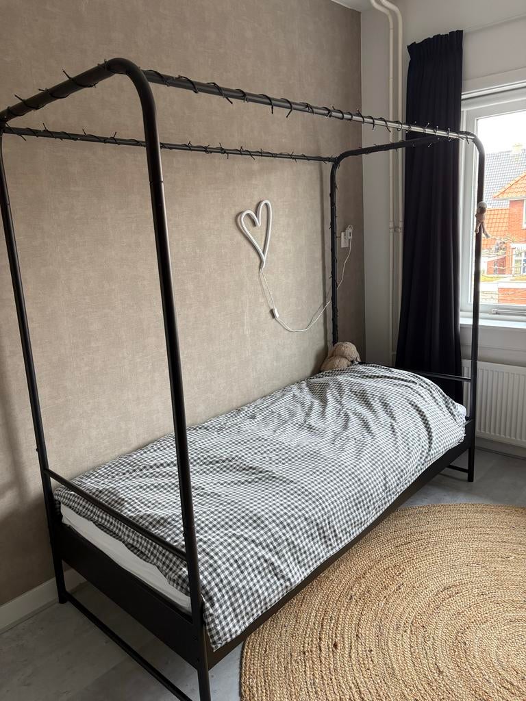 Hemelbed van VTWonen met IKEA LURÖY lattenbodem, Ophalen, 90 cm, Eenpersoons, Zwart