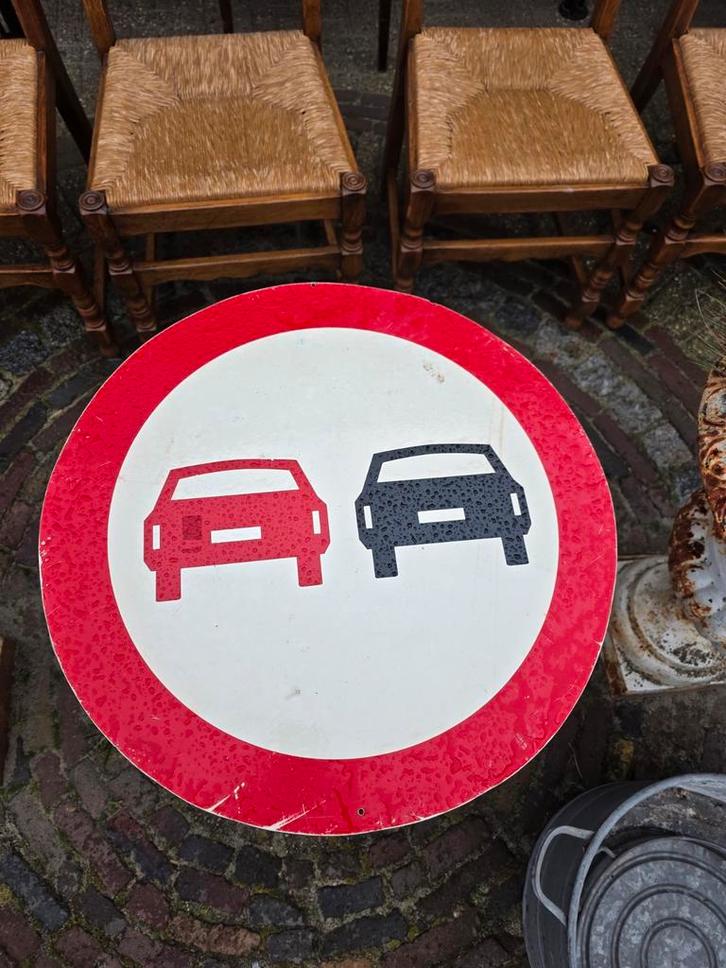 Industriële Bijzettafel Verkeersbord op Gietijzeren Voet, Huis en Inrichting, Tafels | Bijzettafels, Gebruikt, Rond, 60 cm of meer