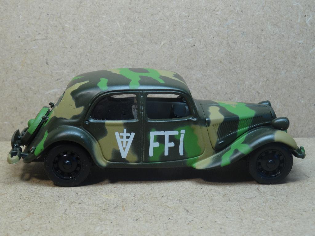 De Agostini 1/43, Citroën Traction Avant Militair Zie Foto`s, Hobby en Vrije tijd, Modelauto's | 1:43, Ophalen of Verzenden, Zo goed als nieuw