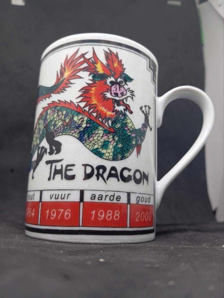 Mok 'De Draak' - Chinese Zodiac, Keramiek, Ophalen of Verzenden, Zo goed als nieuw, Overige stijlen