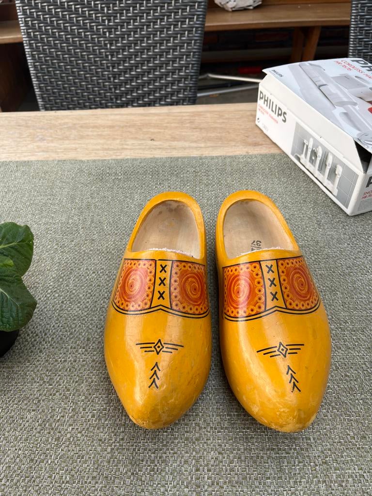 Traditionele Houten Klompen Maat 37 - Geel met Decoratie, Ophalen of Verzenden, Gedragen, Geel, Overige typen