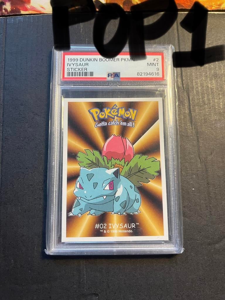 POP 1 1999 Dunkin Boomer Pokémon Sticker PSA 9 - Ivysaur #2, Ophalen of Verzenden, Zo goed als nieuw, Losse kaart