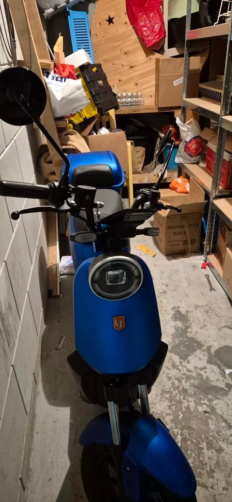 Blauwe scooter met topkoffer, Maximaal 45 km/u, Elektrisch, Ophalen of Verzenden, La souris