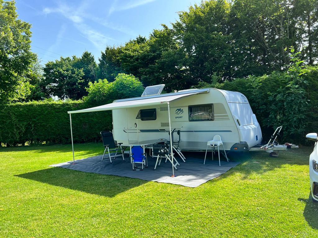 Knaus Sport 500 QDK gezinscaravan met stapelbed/airco/mover, Frans bed, Treinzit, Particulier, 5 tot 6 meter