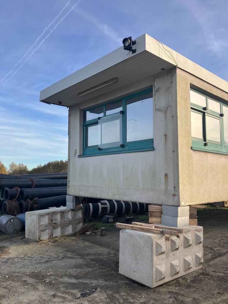 Compacte betonnen unit met toilet en wasbak, Ophalen of Verzenden