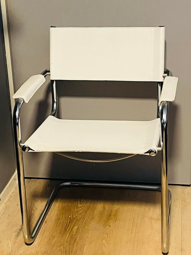 De stoel  is een iconisch Bauhaus-ontwerp,  Model MG5, Wit, Leer, Ophalen of Verzenden, Zo goed als nieuw