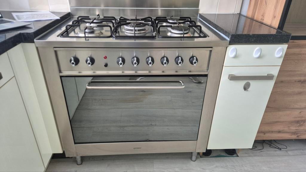 Vrijstaand gasfornuis met oven Indesit, Ophalen of Verzenden