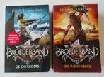 Deel 1 en 2 Broederband,outsiders, indringers John Flanagan, Ophalen of Verzenden, Gelezen, John Flanagan