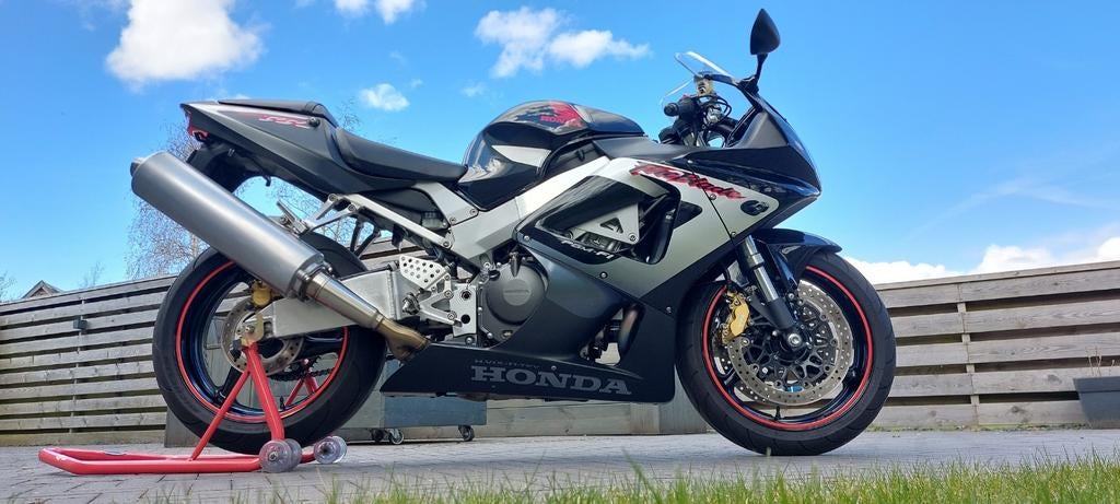 Honda CBR 900RR Fireblade SC44 Zwart/Zilver, 4 cilinders, Motorrijbewijs A, Super Sport, Particulier