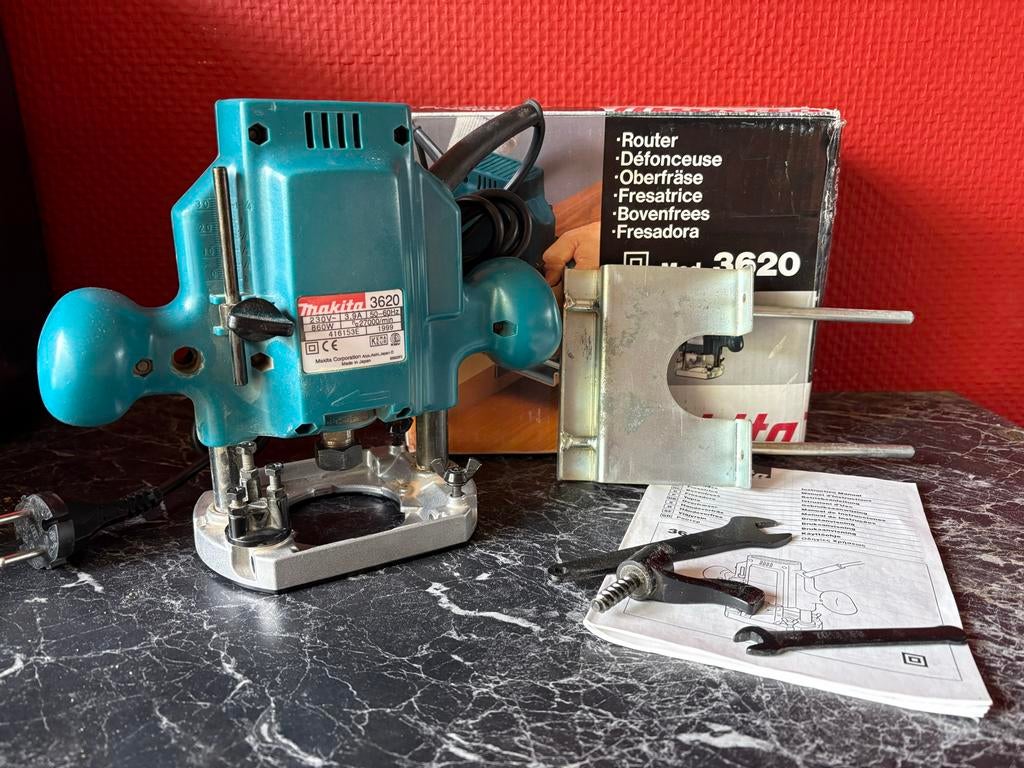 Makita 3620 Bovenfrees - in zeer giede staat, Ophalen of Verzenden, Zo goed als nieuw, Elektrisch, Bovenfrees