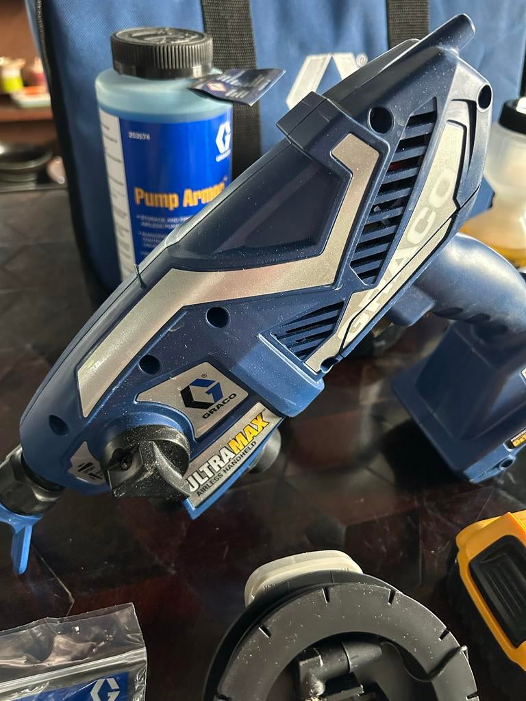 Graco Ultra Max Airless Handheld Verfspuit met Accu's, Doe-het-zelf en Verbouw, Schildersmaterialen, Zo goed als nieuw, Verfspuit of Verfpomp