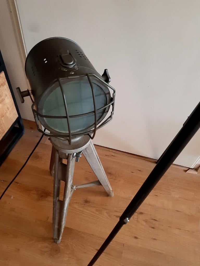 2 industriële lampen, Ophalen, Zo goed als nieuw, Hout, 75 cm of meer