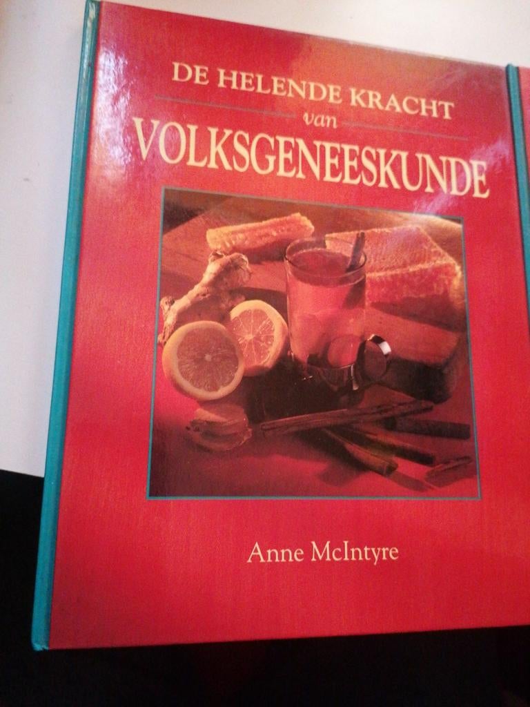De Helende Kracht van Volksgeneeskunde - Anne McIntyre, Boeken, Ophalen, Kruiden en Alternatief, Anne McIntyre, Zo goed als nieuw