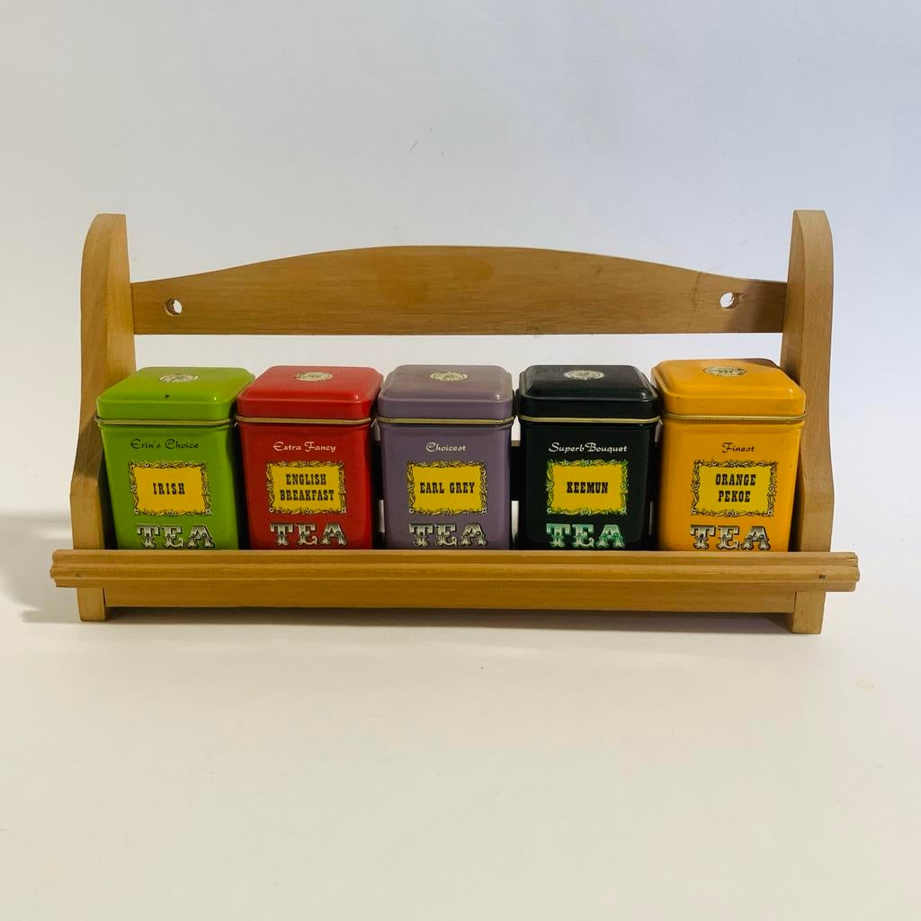 Vintage theeblikjes set met houten houder / rekje