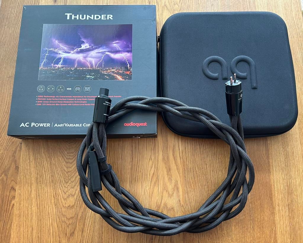 AudioQuest Thunder 2 meter AC Powercord Amp/Var Current, Audio, Tv en Foto, Ophalen of Verzenden, Zo goed als nieuw, Minder dan 2 meter