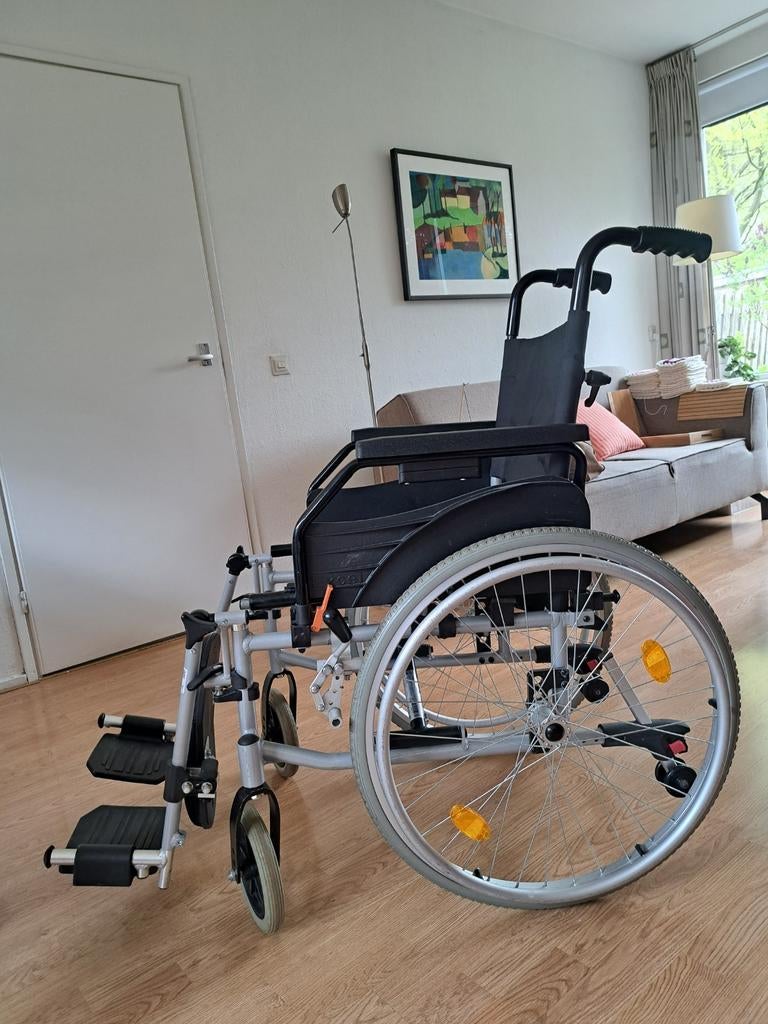 Rolstoel in zeer goede staat! Lichtgewicht en schokdempend., Diversen, Rolstoelen, Ophalen, Inklapbaar, Zo goed als nieuw, Handbewogen rolstoel