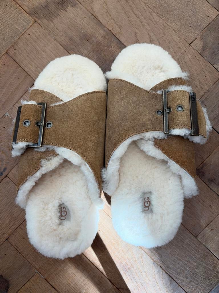 Ugg slippers bruin met gesp mt 39 valt groot, Kleding | Dames, Schoenen, Slippers, Bruin, Verzenden, Zo goed als nieuw
