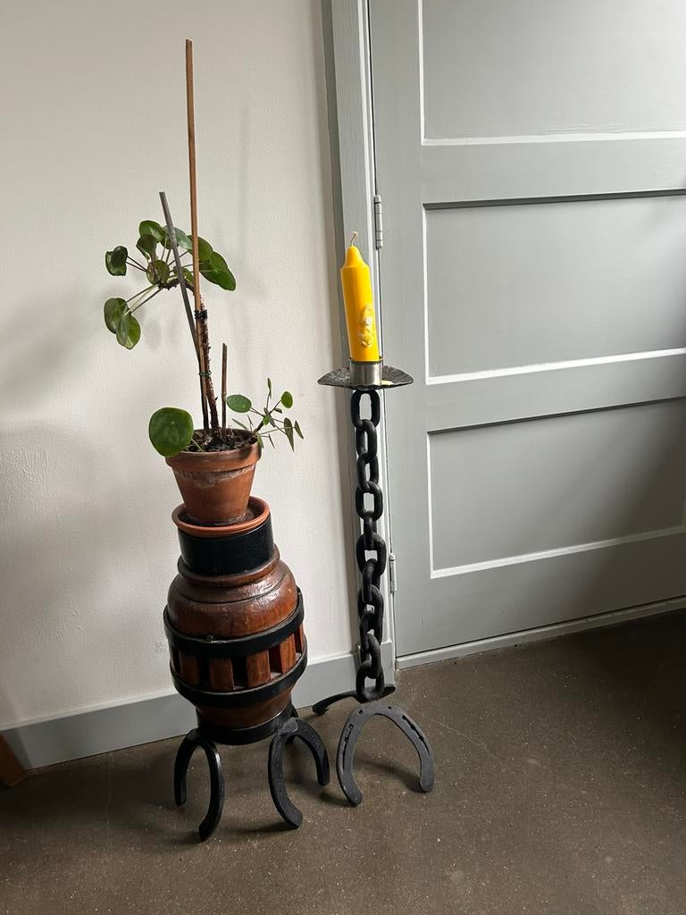 Kandelaar & planten tafel antiek naaf karwiel & paardenhoeve, Ophalen, Zo goed als nieuw