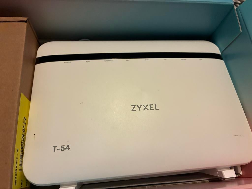Zyxel T-54 glasvezel set, Computers en Software, Routers en Modems, Ophalen, Gebruikt, Router met modem