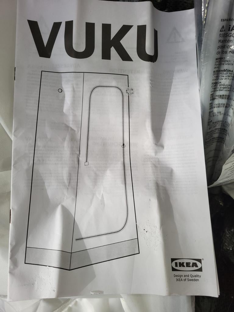 IKEA VUKU Kledingkast - Nieuw in verpakking, Huis en Inrichting, Kasten | Kledingkasten, Ophalen, Modern, functioneel, 100 tot 150 cm