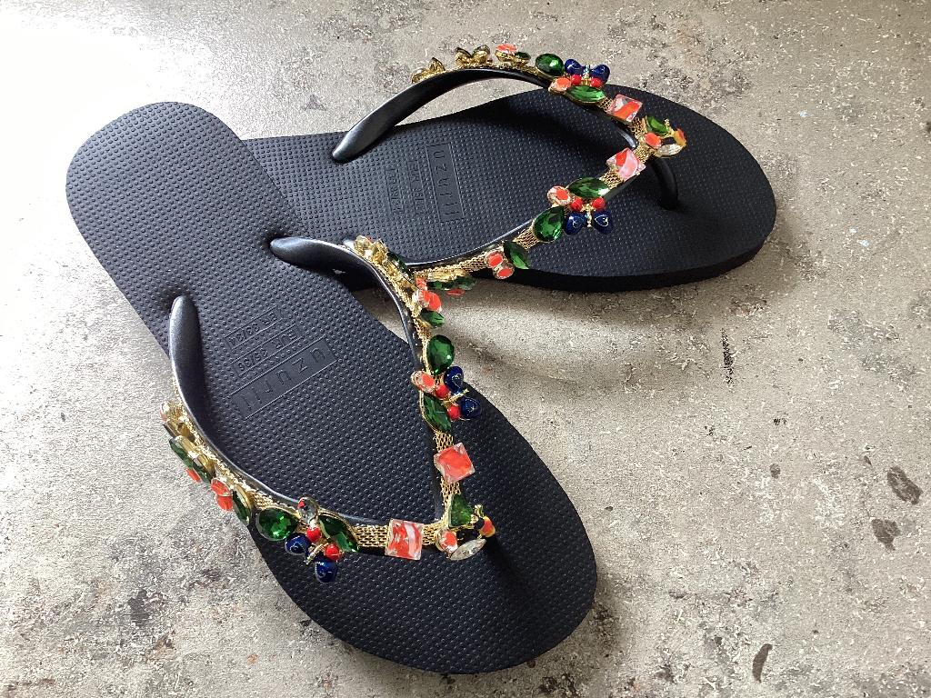 Uzurii slippers NIEUW, Overige kleuren, Uzurii, Nieuw, Ophalen of Verzenden