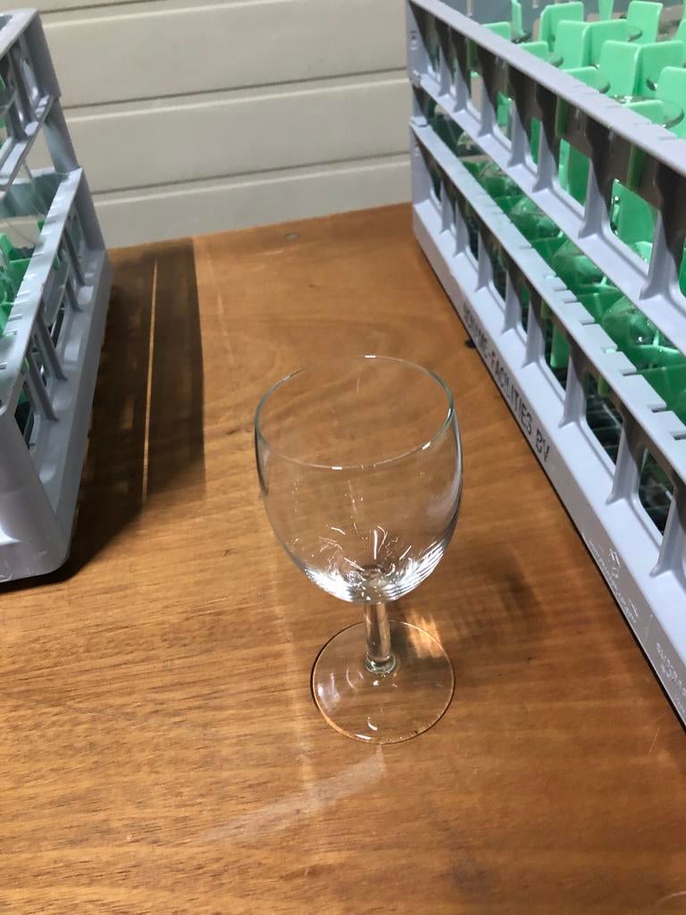 Wijnglazen horecamodel, Ophalen