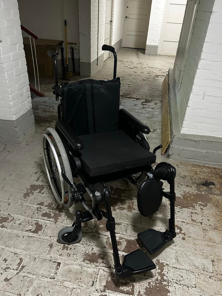 Inklapbare rolstoel met afneembare voetensteunen~nette staat, Diversen, Rolstoelen, Ophalen, Inklapbaar, Gebruikt, Handbewogen rolstoel