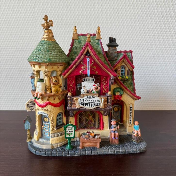 Lemax Puppet Maker, Poppenwinkel, Zeldzaam 55257, Diversen, Kerst, Zo goed als nieuw, Ophalen of Verzenden