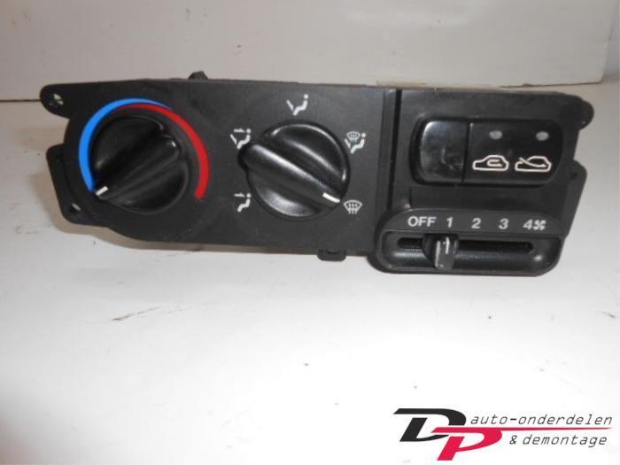 Kachel Bedieningspaneel van een Hyundai Lantra, Auto-onderdelen, Dashboard en Schakelaars, Hyundai, Gebruikt, 3 maanden garantie