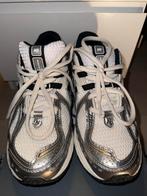 New Balance schoenen maat 44, Kleding | Heren, Schoenen, Ophalen of Verzenden, Zo goed als nieuw, Wit, Sneakers of Gympen