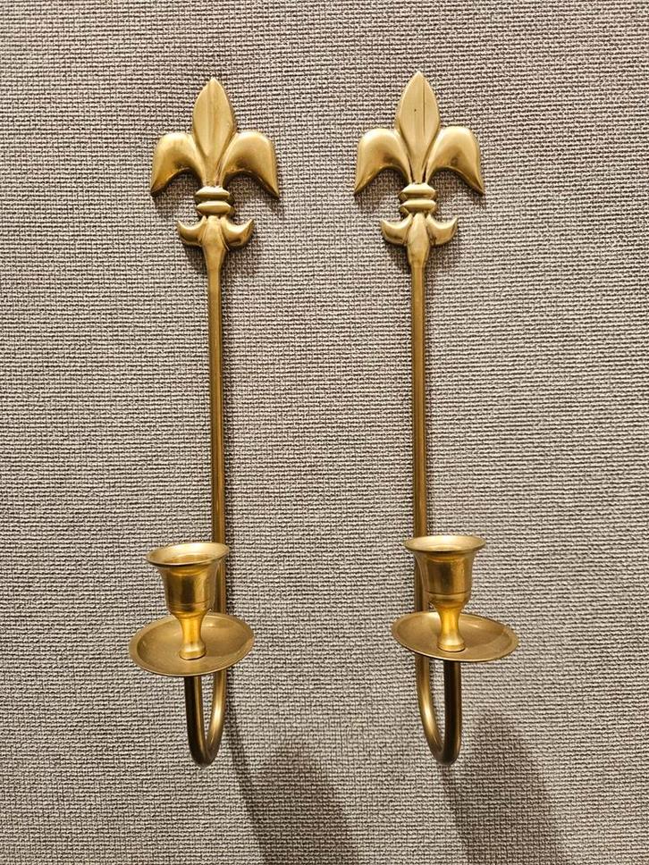 Vintage messing wandkandelaars – set van 2 (Fleur-de-Lis), Antiek en Kunst, Antiek | Kandelaars, Goud, Ophalen of Verzenden