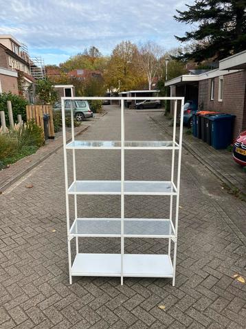 Ikea Vittsjo wit beschikbaar voor biedingen