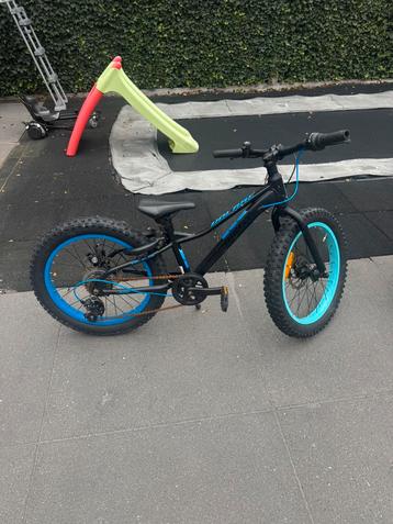 Jongens fiets beschikbaar voor biedingen