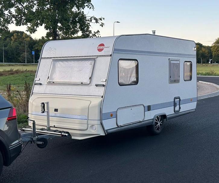 Burstner Fun caravan inclusief stalling en nieuwe voortent, Caravans en Kamperen, Caravans, Particulier, tot en met 4, 750 - 1000 kg
