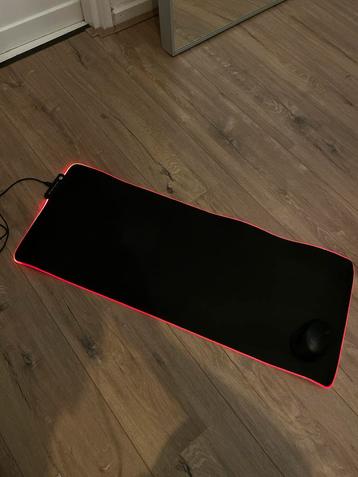 Muismat met LED verlichting | Gaming muismat met 10 standen beschikbaar voor biedingen