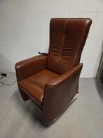 Opsta stoel / sta op stoel bruin leer, Huis en Inrichting, Fauteuils, Ophalen, Gebruikt, 50 tot 75 cm, Leer