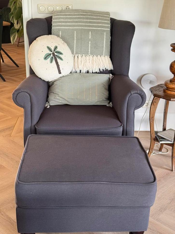 Prachtige oorfautuil met hocker zgan, Huis en Inrichting, Banken | Sofa's en Chaises Longues, Zo goed als nieuw, 75 tot 100 cm