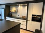 Rechte keuken met eiland, graniet keukenblad en apothekerska, Huis en Inrichting, Keuken | Keukenelementen, Ophalen, 200 cm of meer