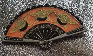 Prachtige broche waaiervorm met strass nieuw  ca. 4 cm beschikbaar voor biedingen