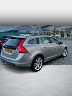 Volvo V60 2.0T Momentum | Youngtimer | 200PK | BLIS | Adapti, Auto's, Volvo, Euro 5, 1502 kg, Zwart, 4 cilinders