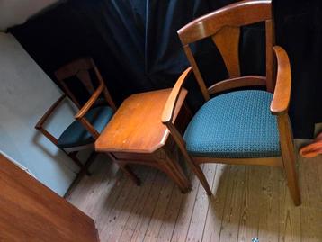 Vintage Tafel met 2 Stoelen beschikbaar voor biedingen