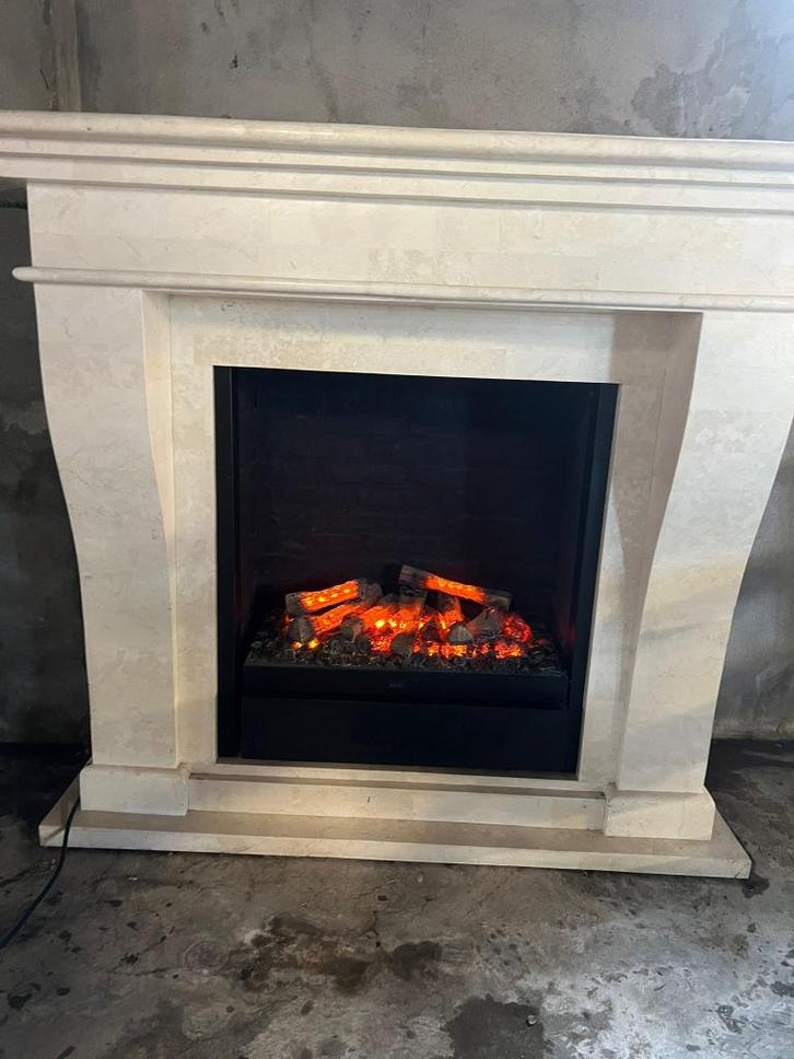 Echte marmeren sierhaard met verlicht siervuur, Huis en Inrichting, Haarden, Gebruikt, Elektrische haard, Ophalen