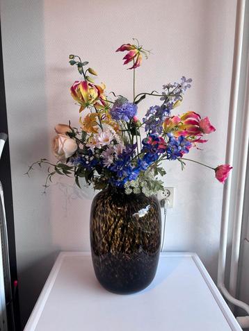 Vaas met zijdeboeket - cheetah vaas beschikbaar voor biedingen