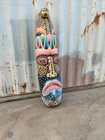 Houten masker 2 meter beschikbaar voor biedingen