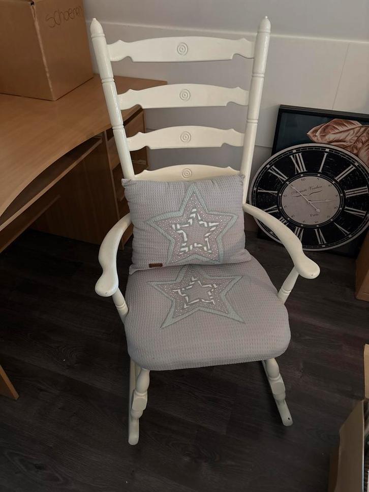 Schattige schommelstoel met kussen, Antiek en Kunst, Antiek | Meubels | Stoelen en Banken, Ophalen