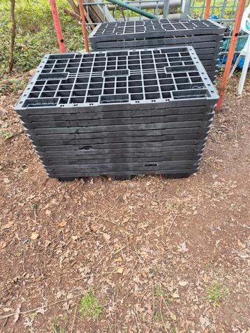 15 Kunststof pallets 120 x 80 cm plastic pallet NIEUW staat  beschikbaar voor biedingen