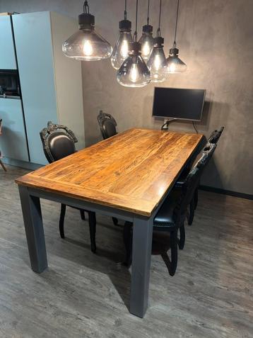 Hardhouten eettafel 210x95 (6 personen) beschikbaar voor biedingen